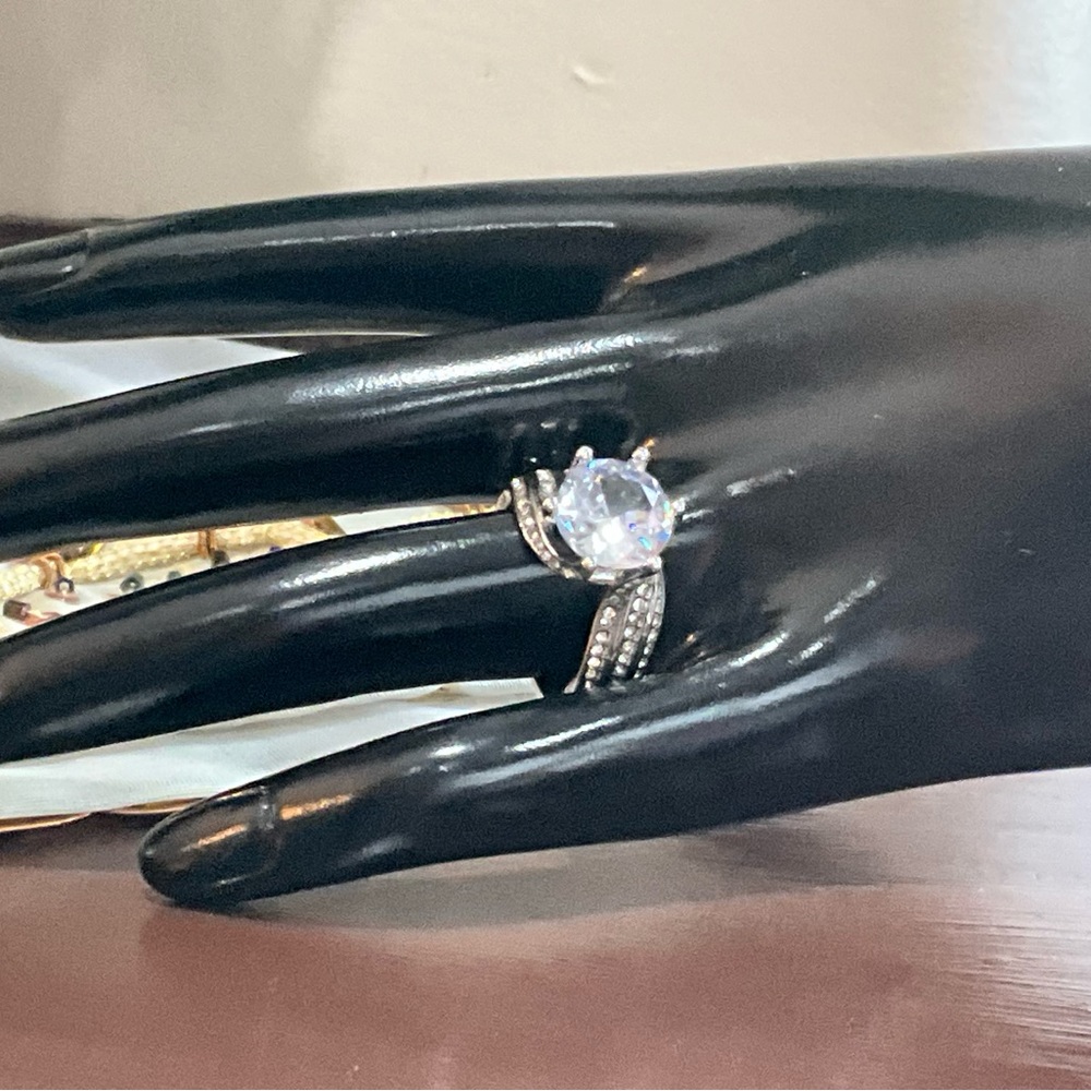 Elegant Silver Ring with Large Gemstone 7 - Picture 6 of 12